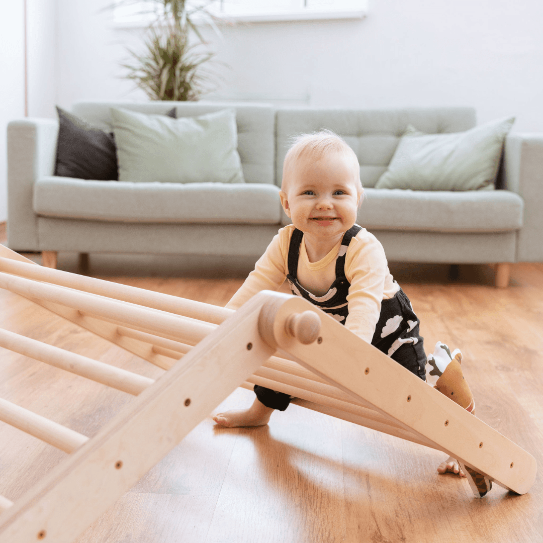 Montessori Triangulär Klätterställning i Trä - 2 Delar & Rutschkana