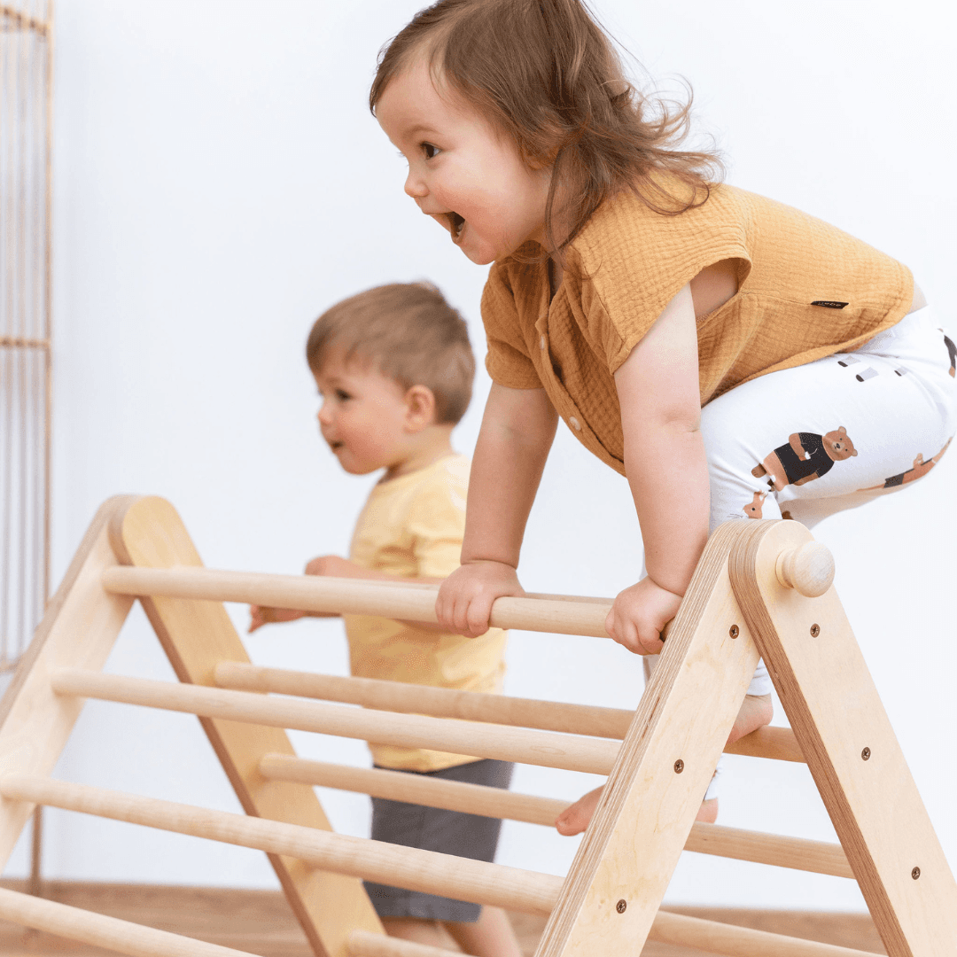 Montessori Triangulär Klätterställning i Trä - 2 Delar & Rutschkana