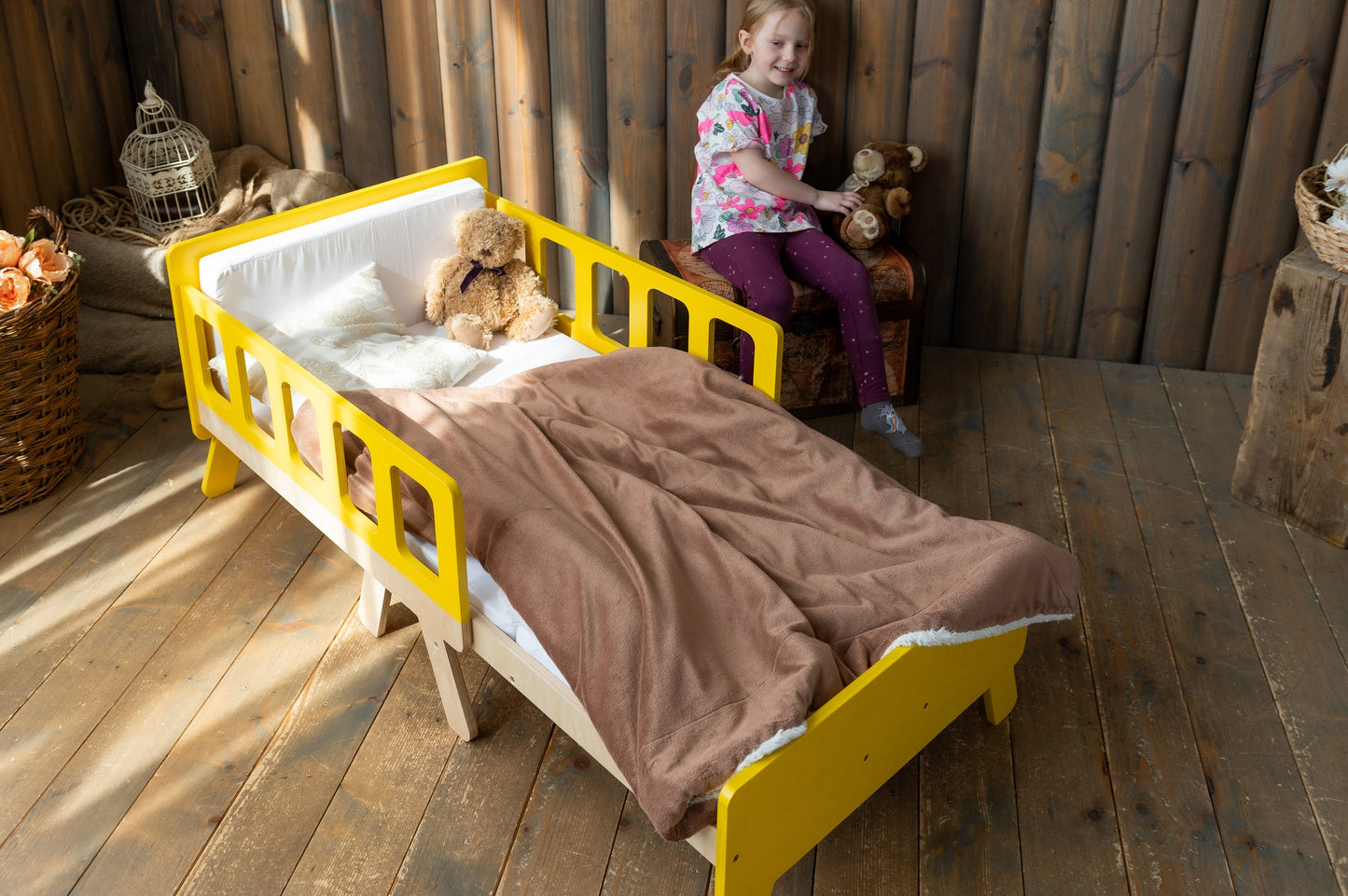 Gul Montessori Växasäng - Utdragbar Barnsäng & Madrass