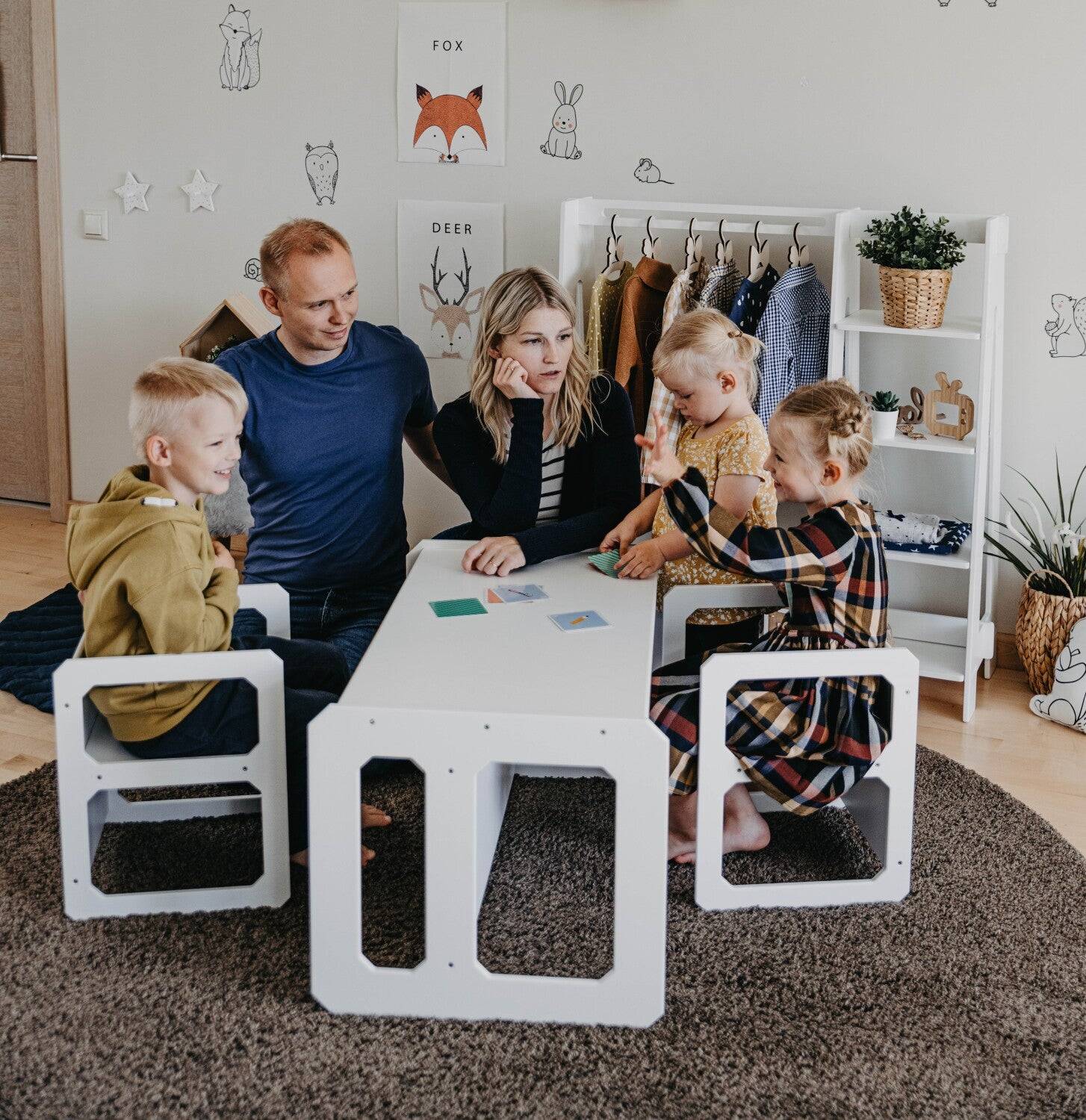 Vit Montessori avvänjningsbord och 2 stolar