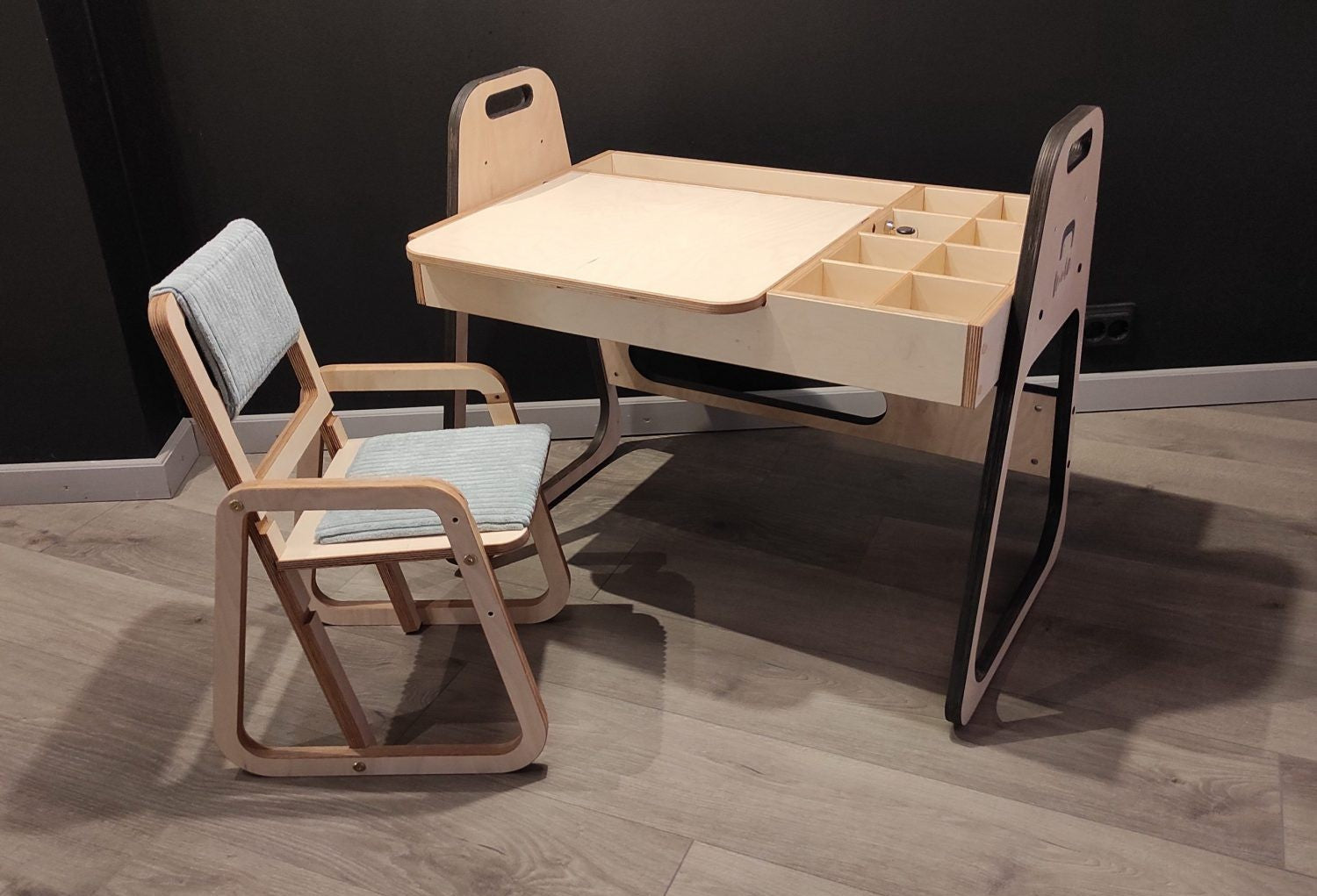 Justerbar Ergonomisk Stol i Trä för Barn - Mintgrön- Liten Julle