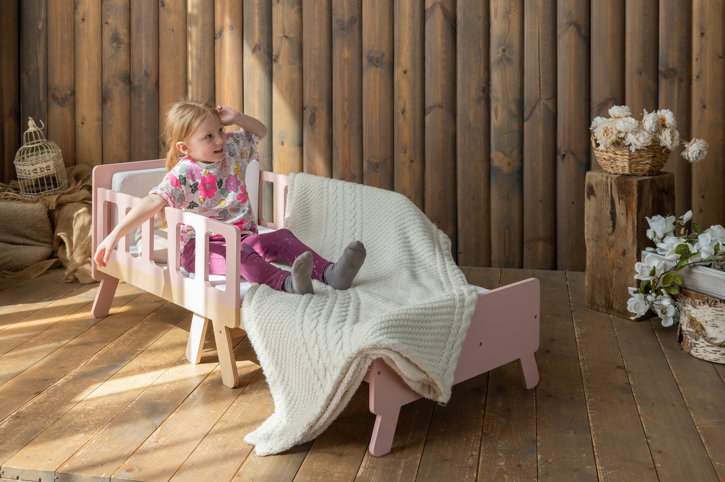 Rosa Montessori Växasäng - Utdragbar Barnsäng & Madrass 