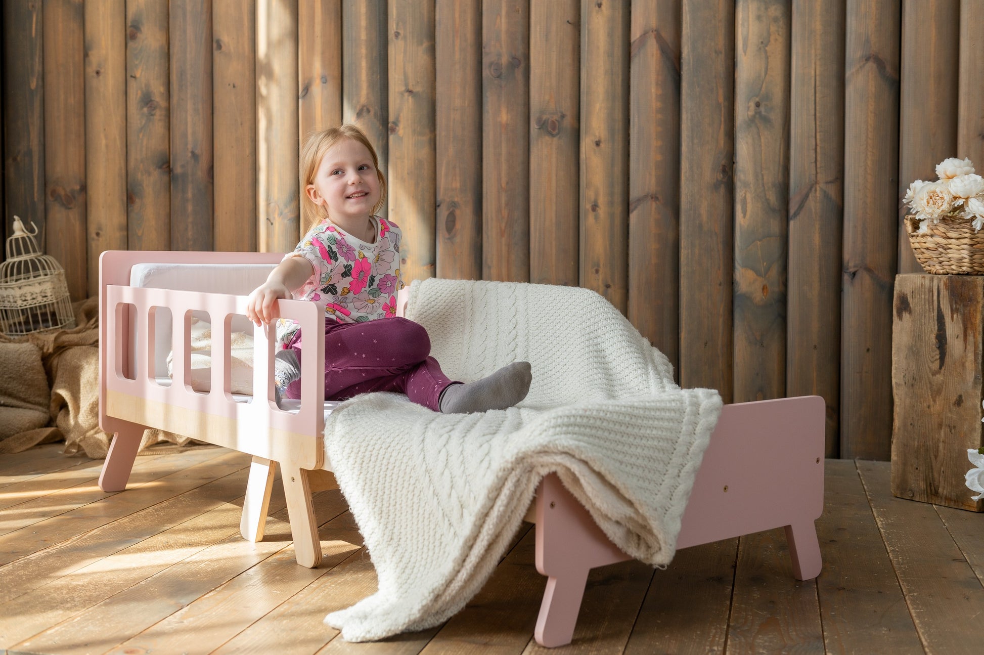 Rosa Montessori Växasäng - Utdragbar Barnsäng & Madrass 