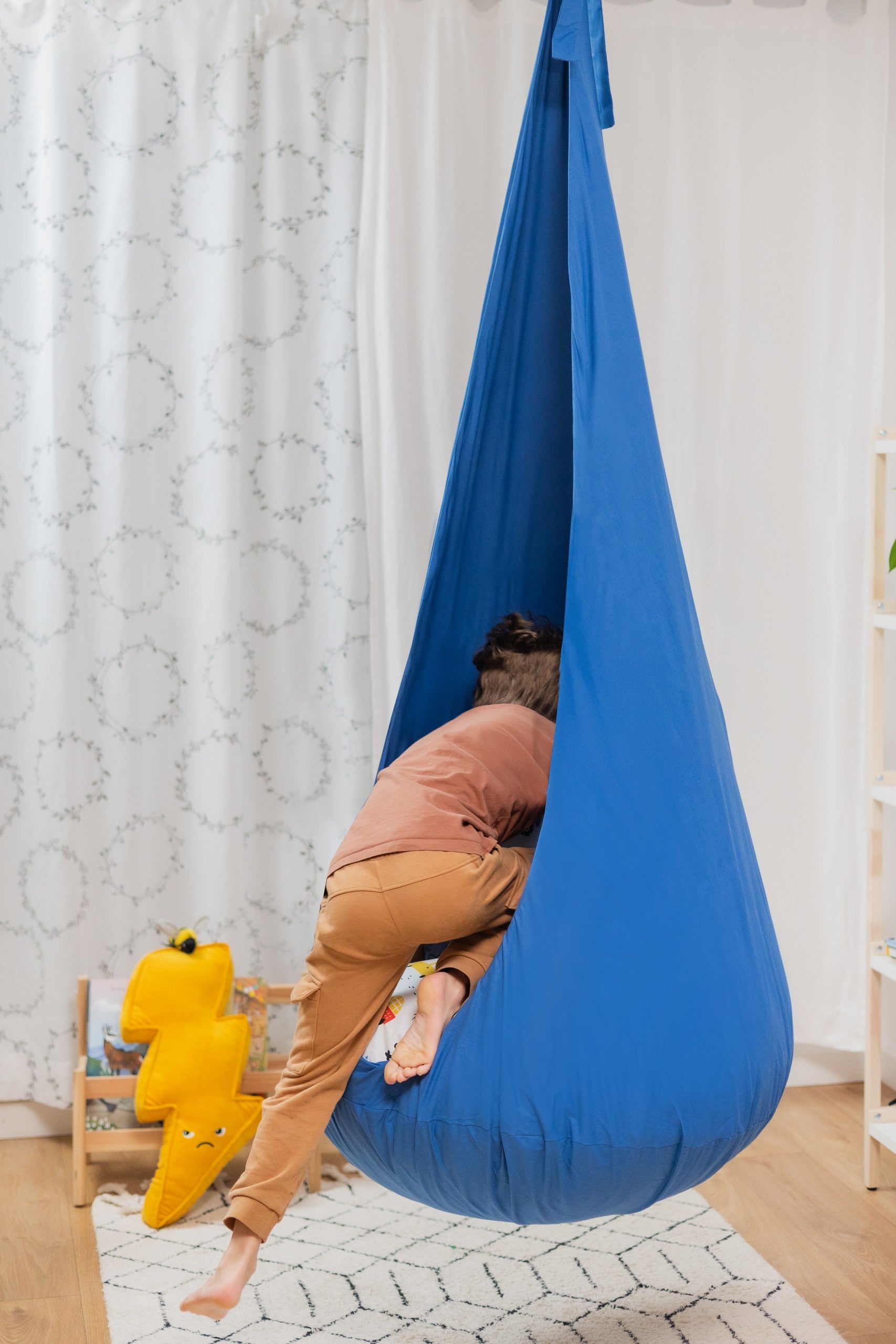 Extra Stor Blå Hängstol Med Biltryck på Sittpuff & Kudde