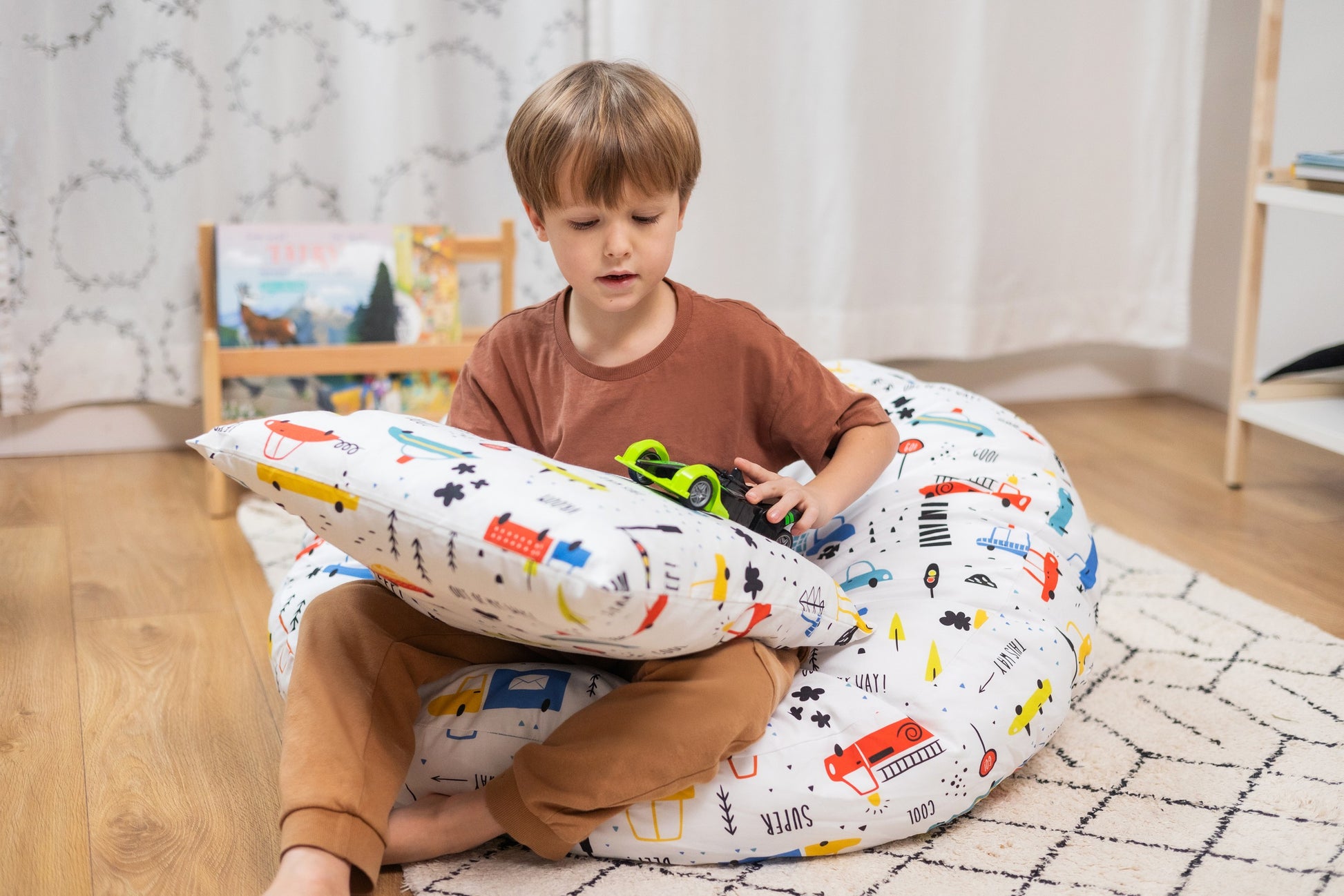 Extra Stor Blå Hängstol Med Biltryck på Sittpuff & Kudde