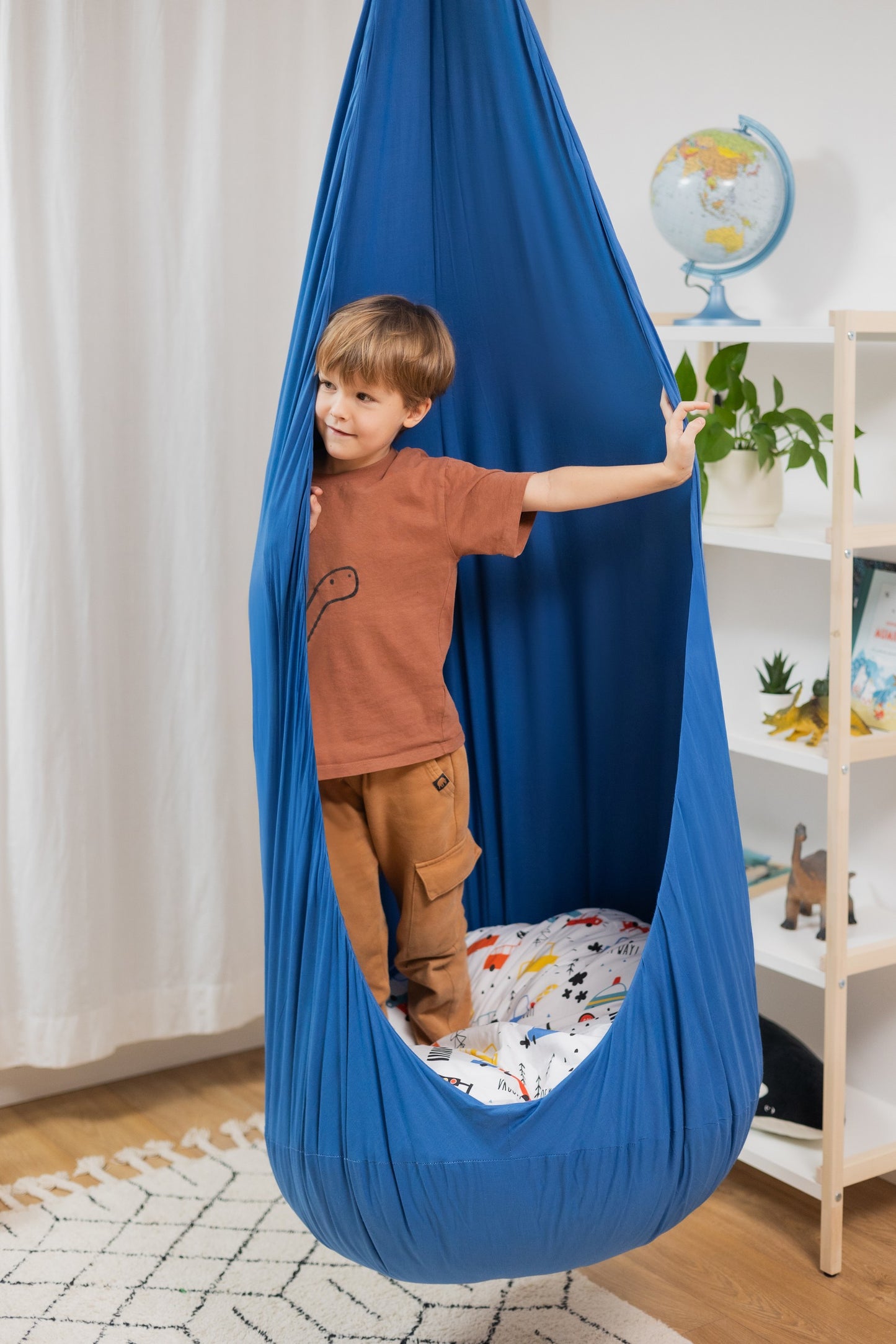 Extra Stor Blå Hängstol Med Biltryck på Sittpuff & Kudde