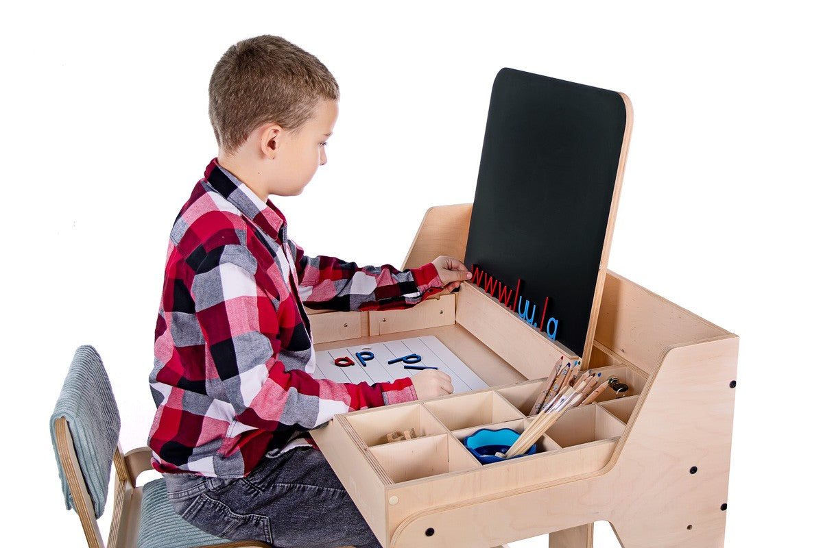 Multisensoriskt Justerbart Montessori Skrivbord / Lekbord i Trä - Luula
