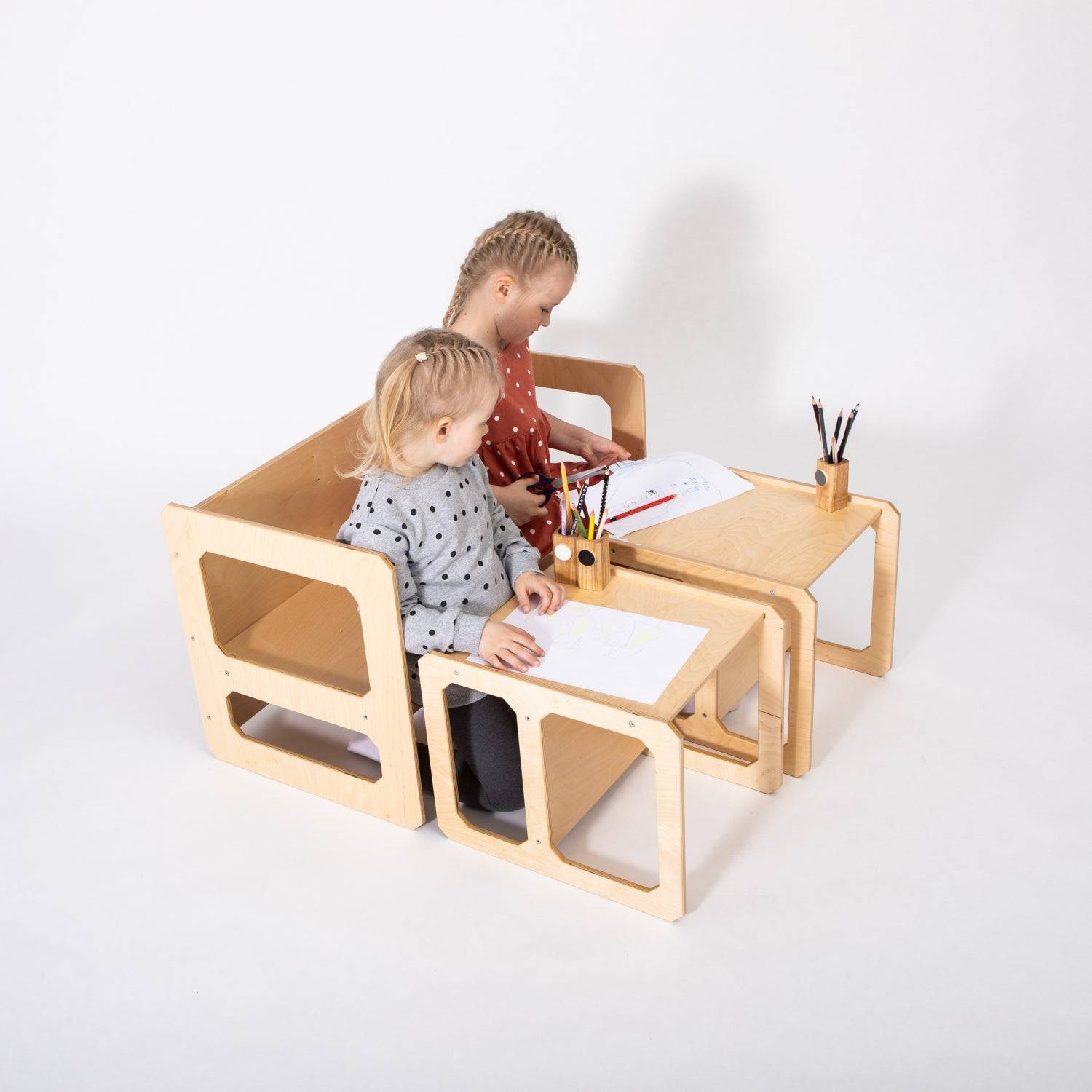 Trä Montessori avvänjningsbord och 2 stolar